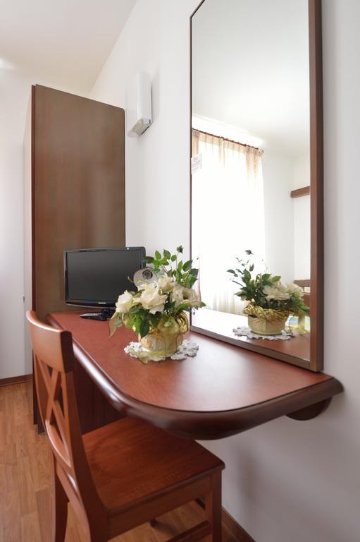 Hotel Italia Monfalcone Camera foto
